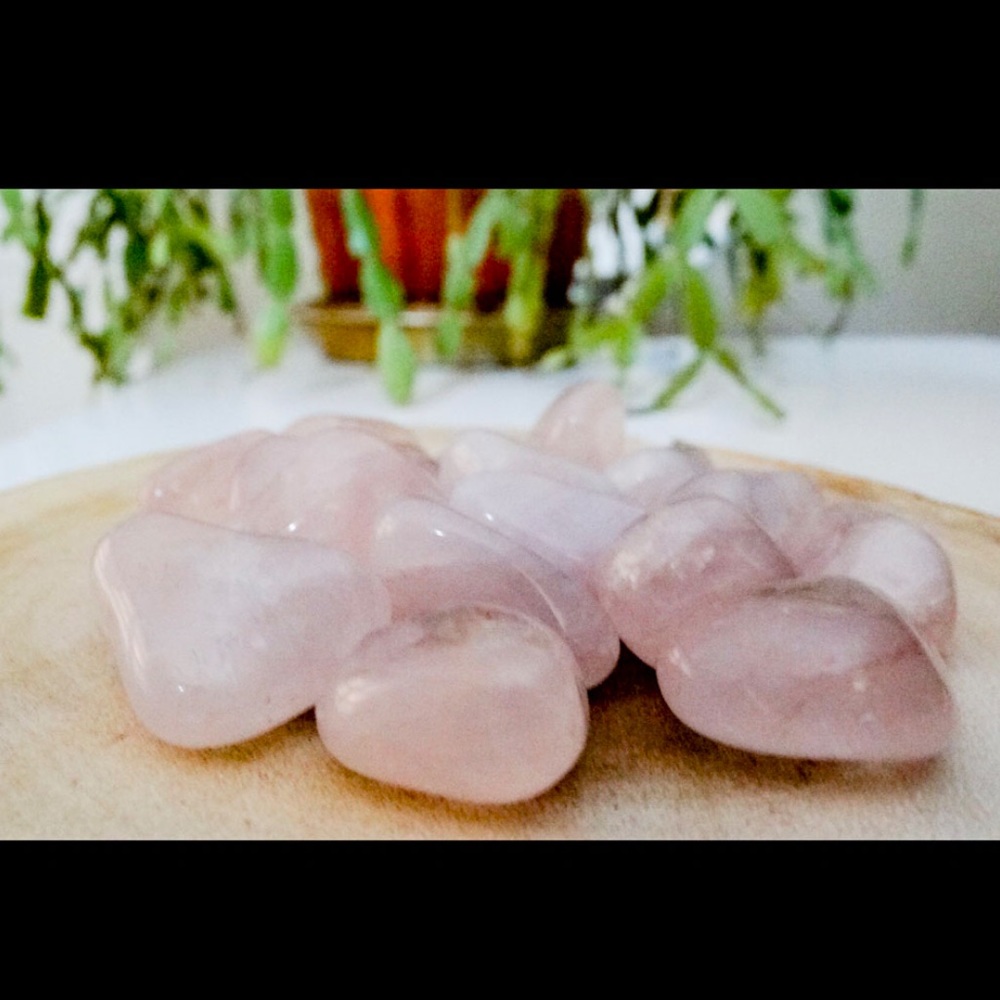 Rose quartz tumbled stones - Picture 1 of 1